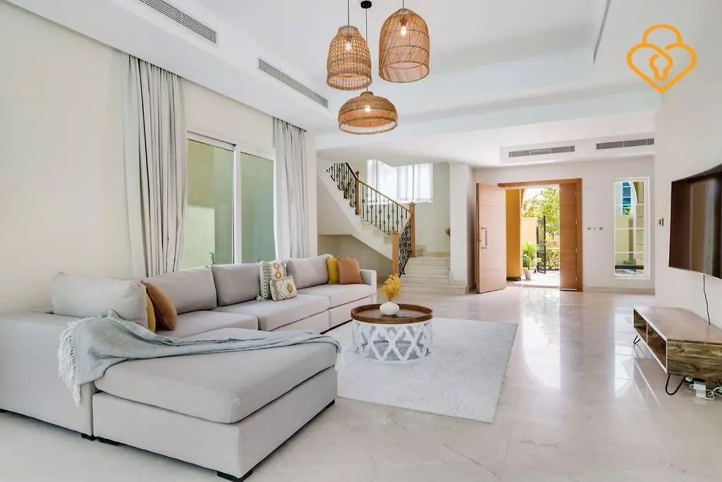 Keysplease 4 Bed Villa Jacuzzi & Pool Jumeirah Park Dubaj 0*,