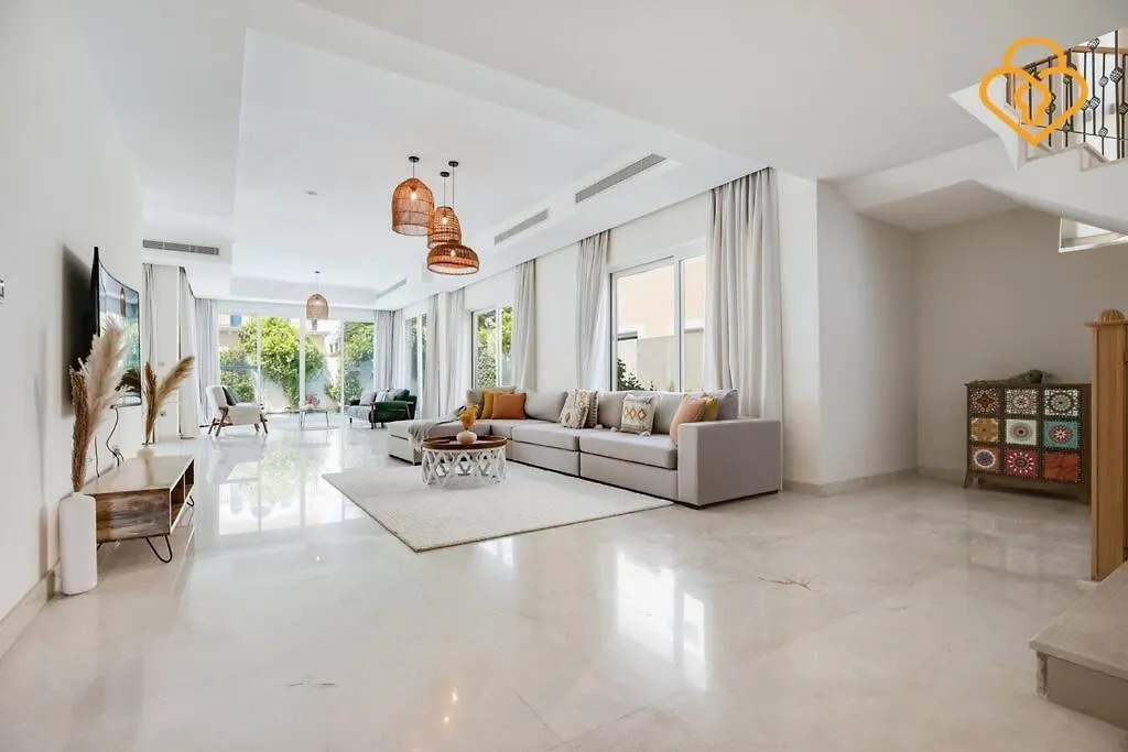 Keysplease 4 Bed Villa Jacuzzi & Pool Jumeirah Park Dubaj