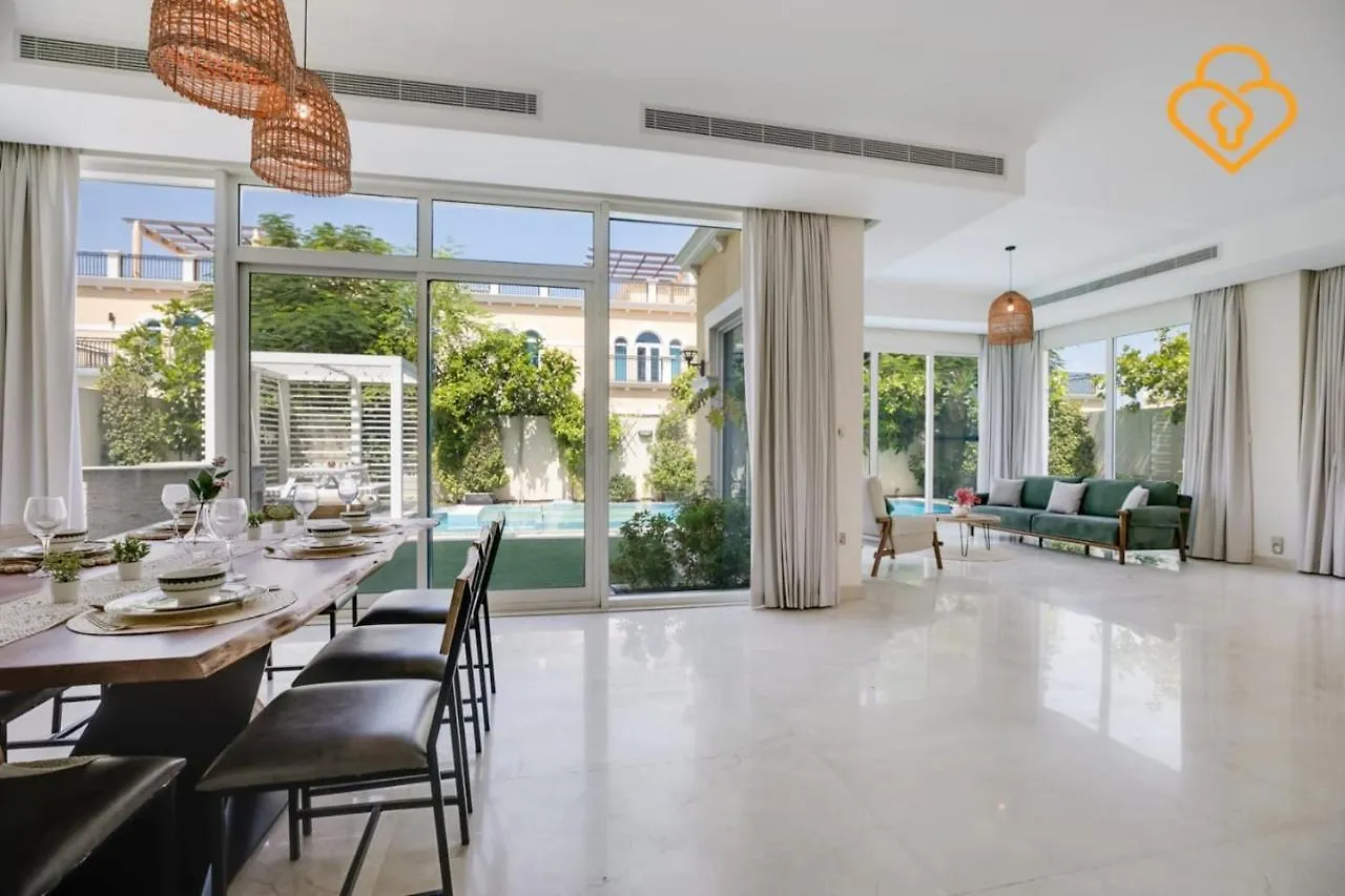 Keysplease 4 Bed Villa Jacuzzi & Pool Jumeirah Park ドバイ