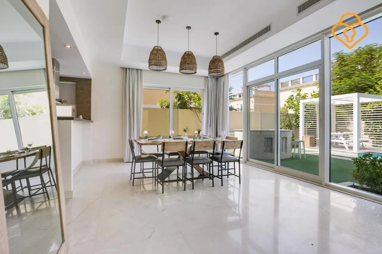 Keysplease 4 Bed Villa Jacuzzi & Pool Jumeirah Park ドバイ